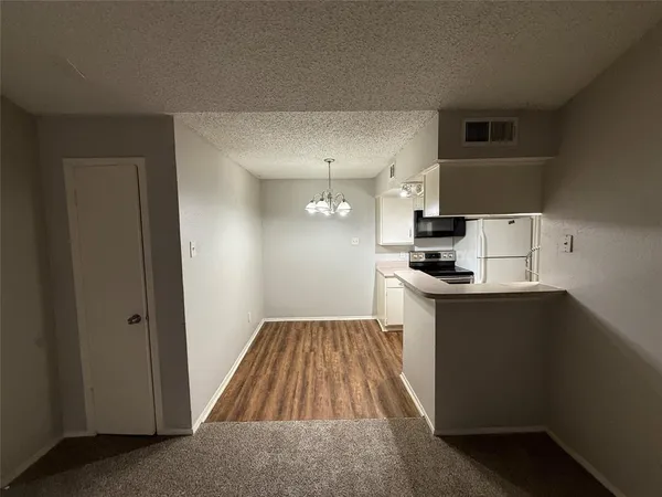$950 | 7152 Fair Oaks Avenue, Unit 2193, Dallas, TX 75231