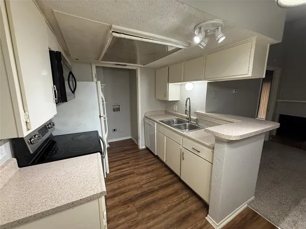 $950 | 7152 Fair Oaks Avenue, Unit 2193, Dallas, TX 75231