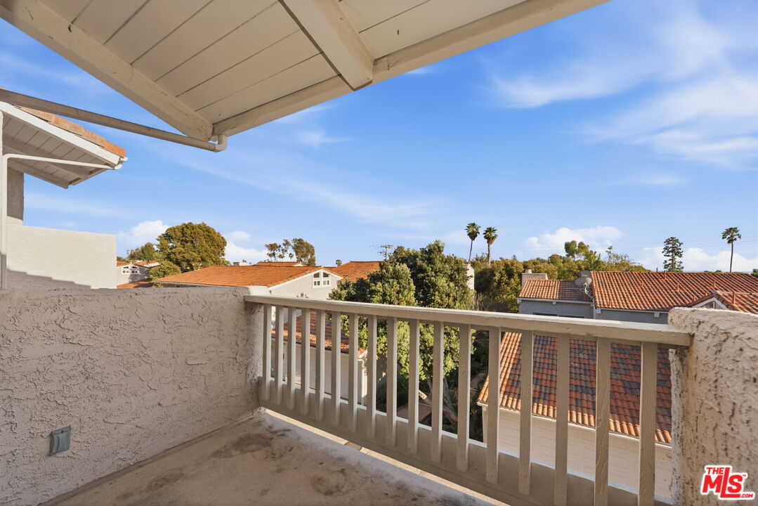 28370 Rey De Copas Lane Malibu, CA 90265 - Photo 10 of 33 a view of a balcony
