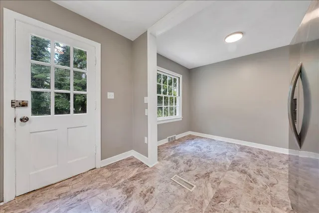 $1,350 | 817 Hanover Avenue Northwest, Roanoke, VA 24016