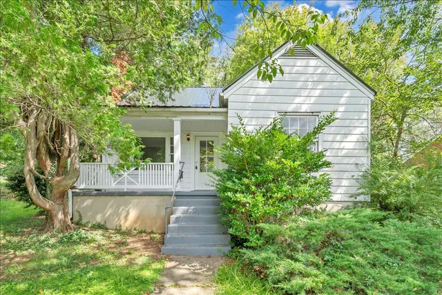 $1,350 | 817 Hanover Avenue Northwest, Roanoke, VA 24016