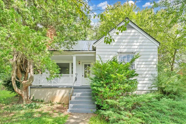 $1,350 | 817 Hanover Avenue Northwest, Roanoke, VA 24016