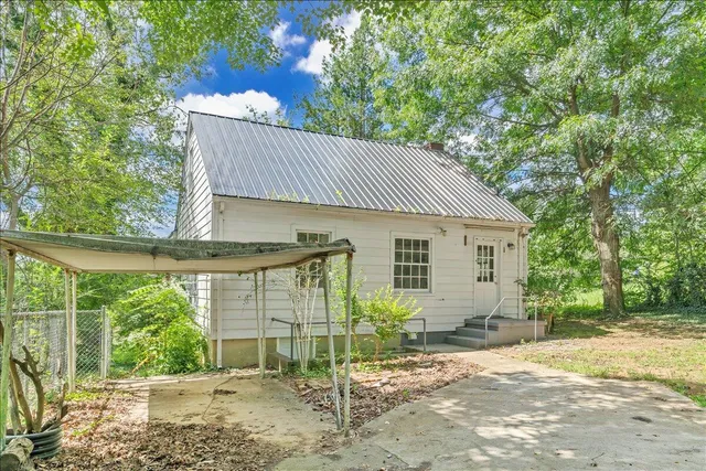 $1,350 | 817 Hanover Avenue Northwest, Roanoke, VA 24016