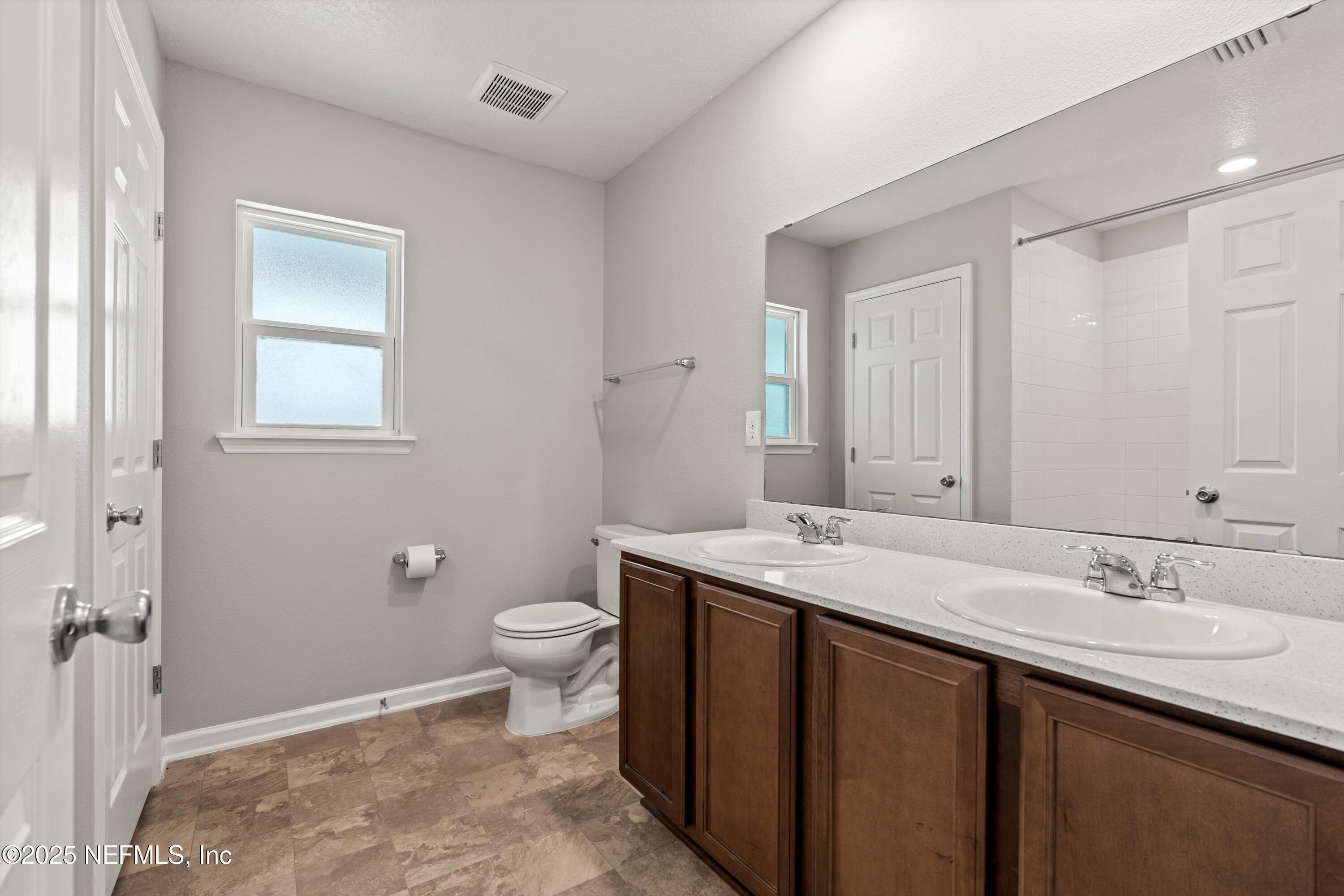 167 Fallen Oak Trail St. Augustine, FL 32095 - Photo 15 of 33 15-Primary Bathroom