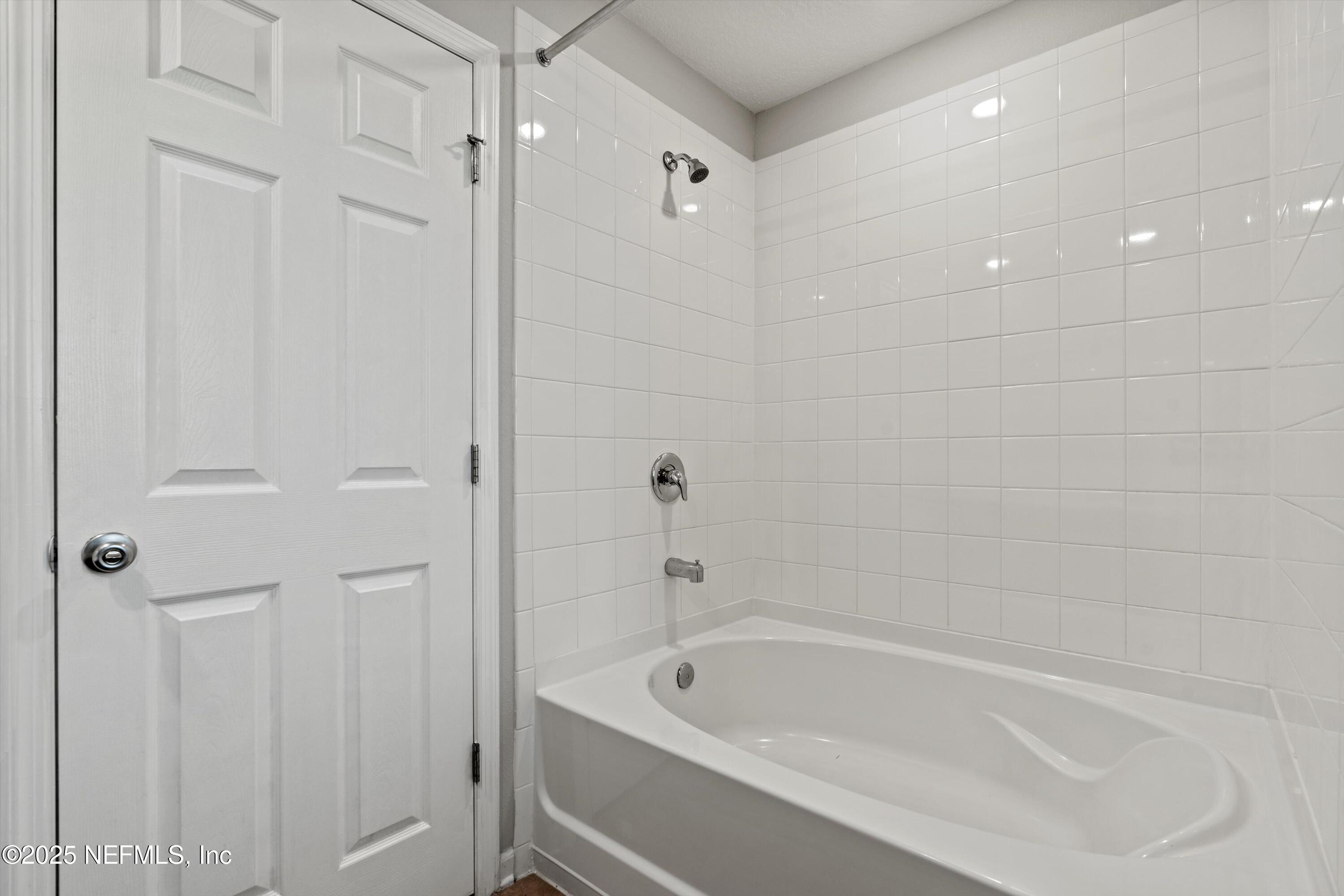 167 Fallen Oak Trail St. Augustine, FL 32095 - Photo 16 of 33 16-Primary Bathroom