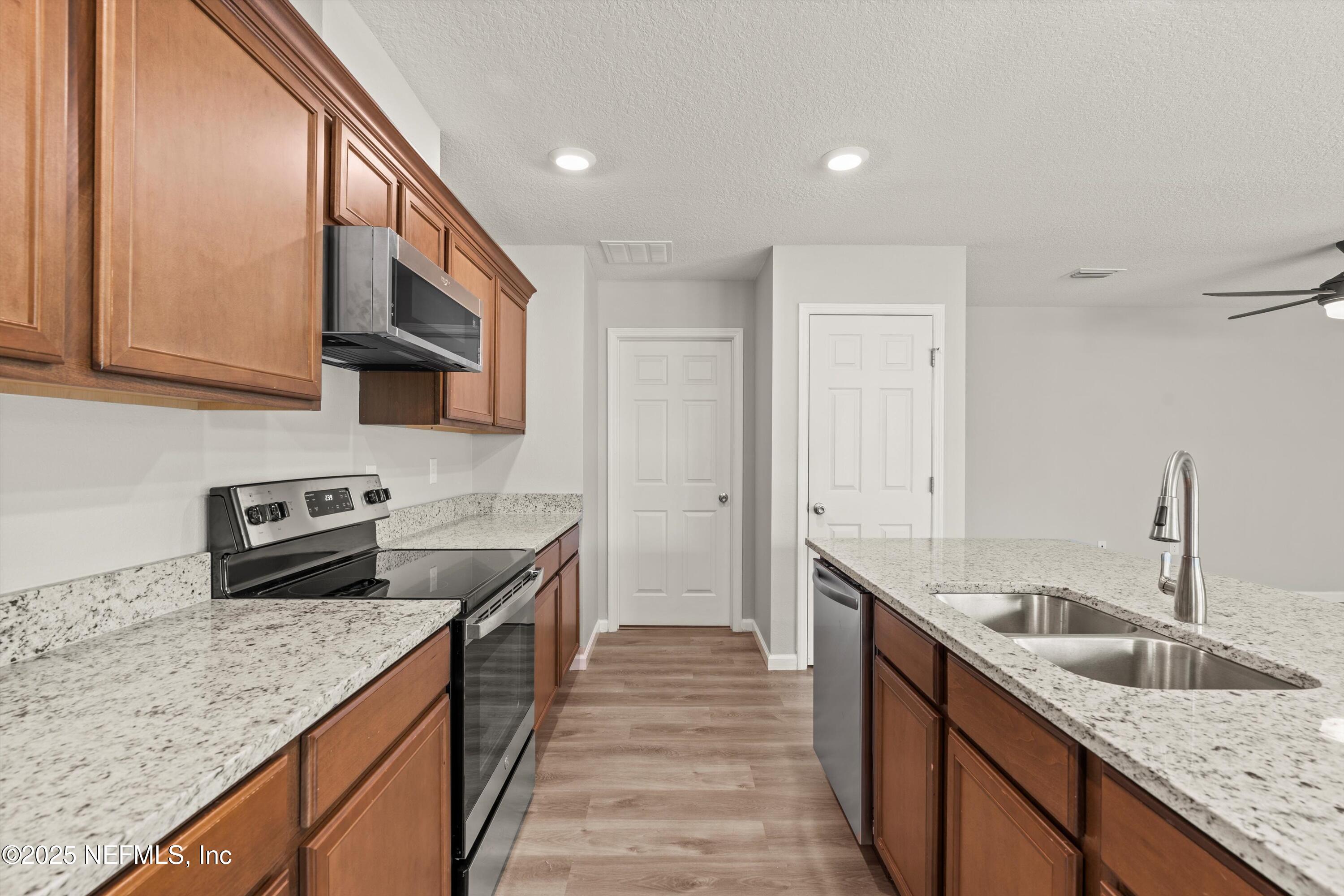 167 Fallen Oak Trail St. Augustine, FL 32095 - Photo 10 of 33 10-Kitchen