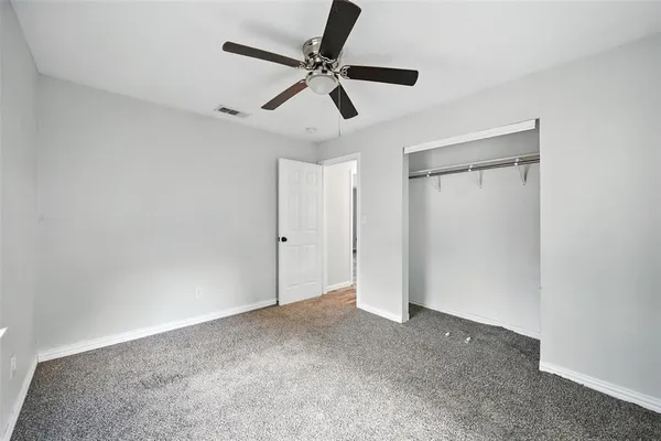 a view of a livingroom with a ceiling fan