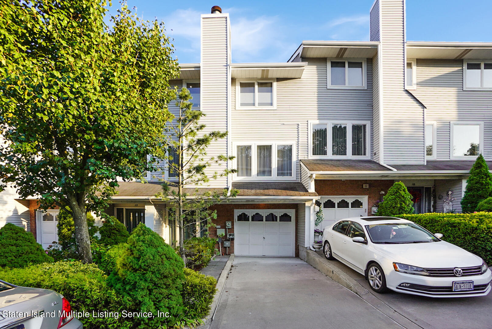 a car parked in front of a building