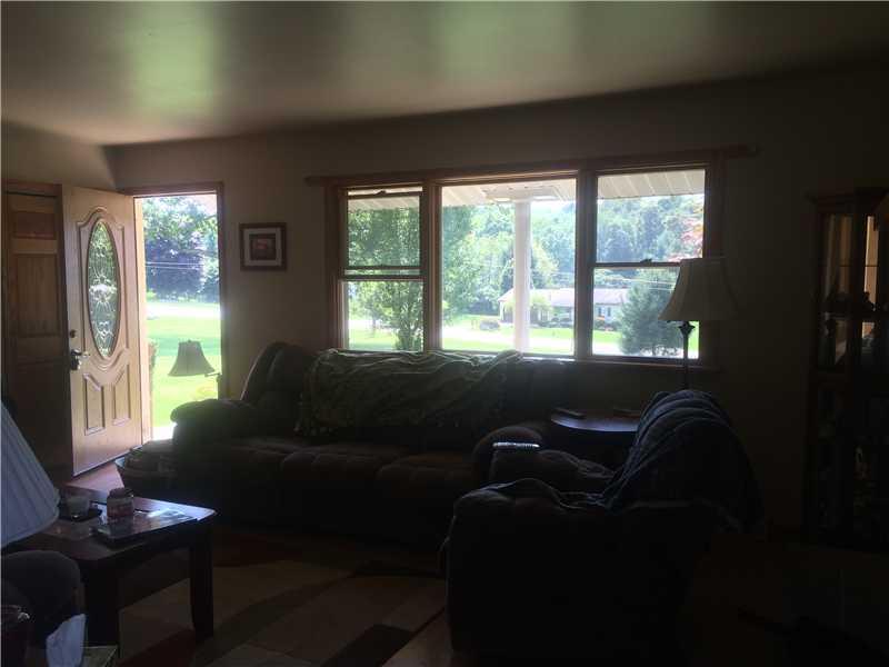 741 Eastbrook Harlansburg Road New Castle, PA 16101 - Photo 3 of 13 Living Room.