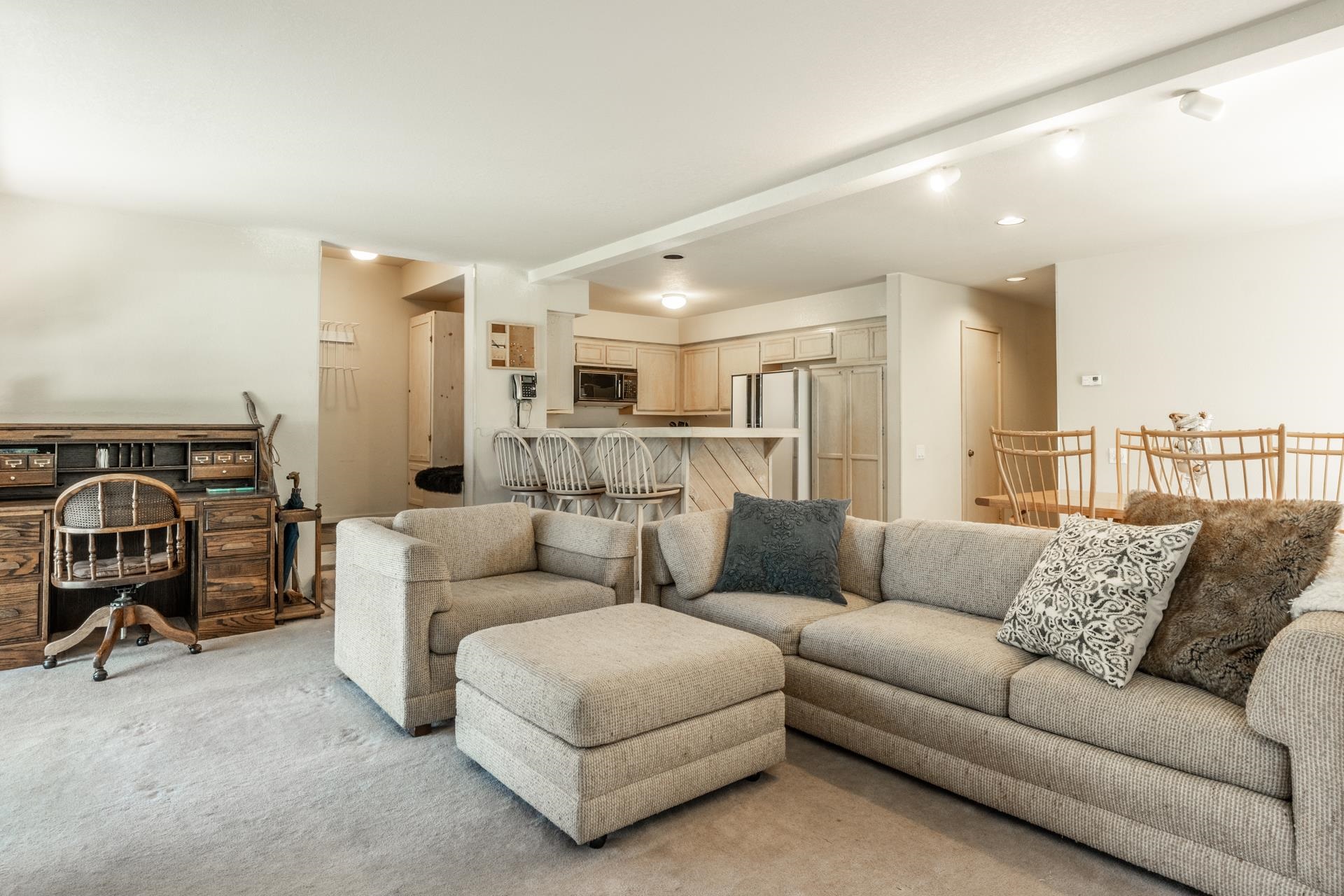 609 Golden Creek Road, Unit 609 Mammoth Lakes, CA 93546 - Photo 5 of 42 Spacious living area featuring light-toned carpet flooring and recessed lighting