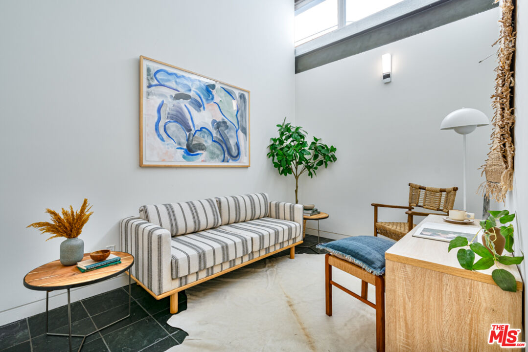 25 Brooks Avenue, Unit 3 Venice, CA 90291 - Photo 18 of 34 a living room with furniture and a potted plant