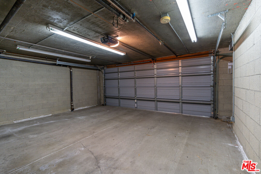 25 Brooks Avenue, Unit 3 Venice, CA 90291 - Photo 30 of 34 a view of garage