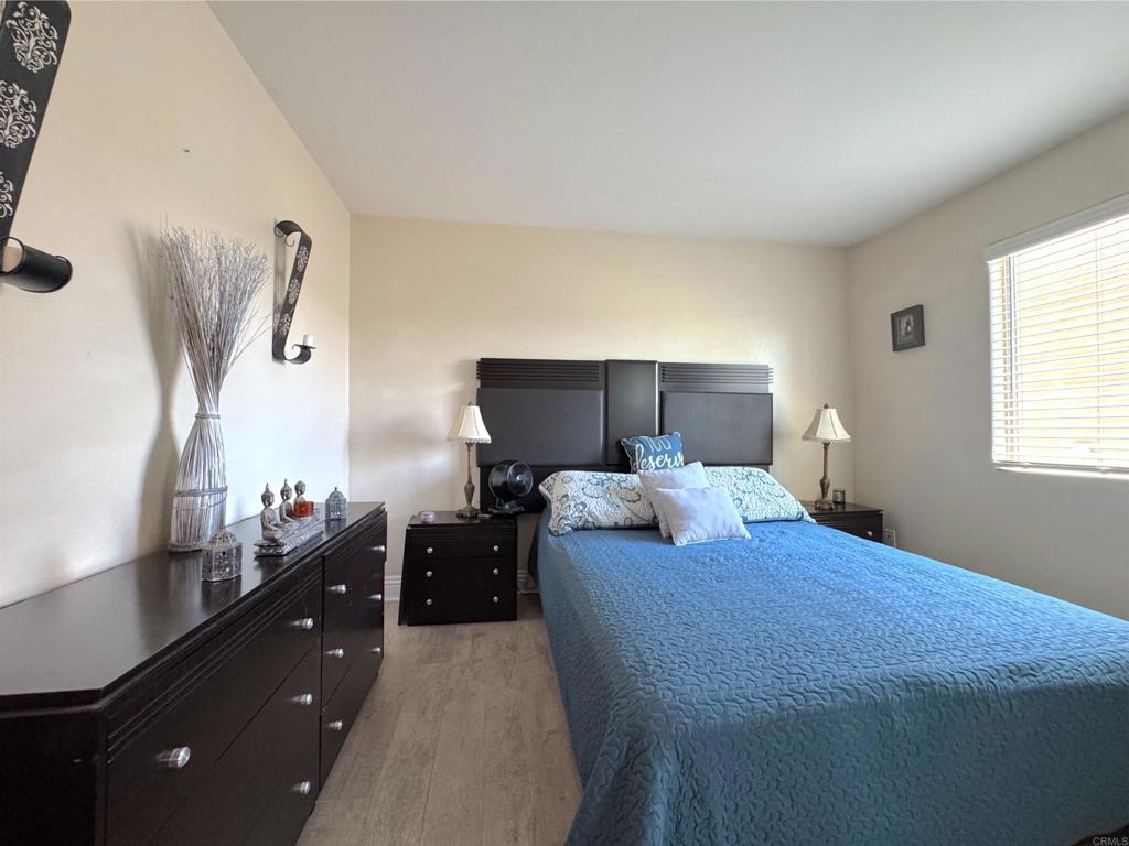 472 Graves Avenue, Unit 12 El Cajon, CA 92020 - Photo 7 of 10 a bedroom with a bed and window
