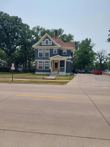 $275,000 | 915 1st Drive Northwest, Austin, MN 55912