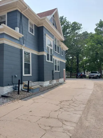 $275,000 | 915 1st Drive Northwest, Austin, MN 55912