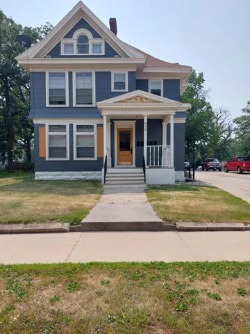 $275,000 | 915 1st Drive Northwest, Austin, MN 55912