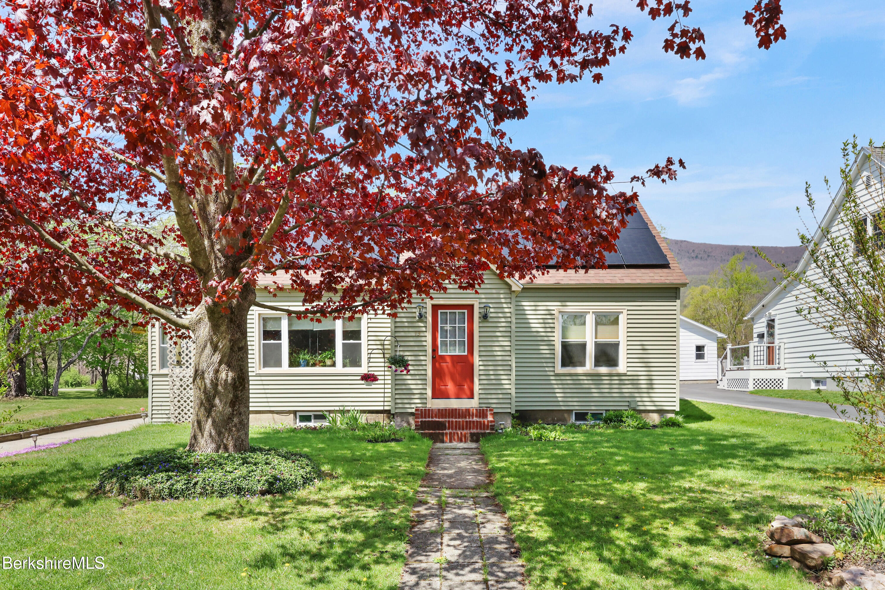 13 Simon Avenue Adams, MA 01220 - Photo 2 of 30 5 Exterior Front