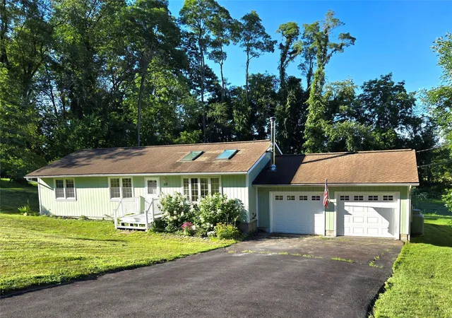 $375,000 | 10 Aspinwall Road, Red Hook, NY 12571