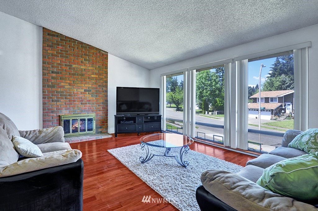 2405 Southeast 21st Street Renton, WA 98055 - Photo 2 of 22 Gallery Image 2