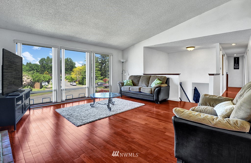 2405 Southeast 21st Street Renton, WA 98055 - Photo 3 of 22 Gallery Image 3