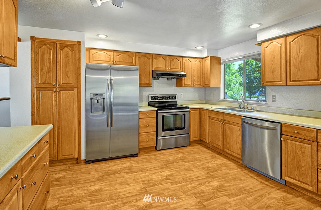 2405 Southeast 21st Street Renton, WA 98055 - Photo 4 of 22 Gallery Image 4