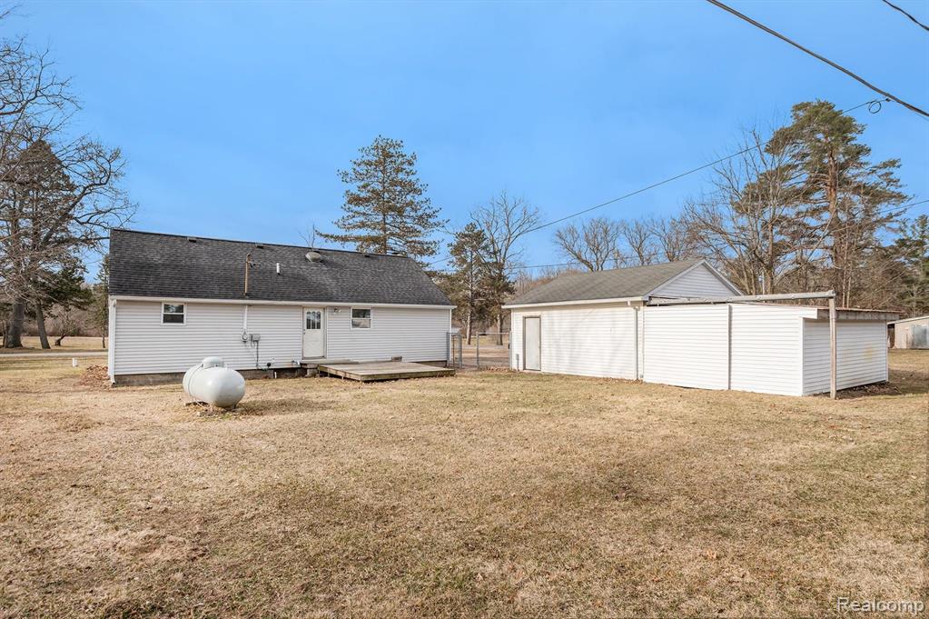 11380 Silver Lake Road Byron, MI 48418 - Photo 4 of 33