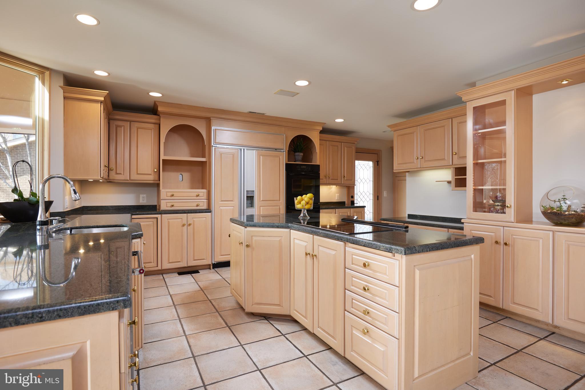 9904 Bluegrass Road Potomac, MD 20854 - Photo 22 of 68 Kichen continued.