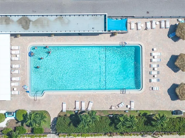 $2,700 | 4900 38th Way South, Unit 302, St. Petersburg, FL 33711