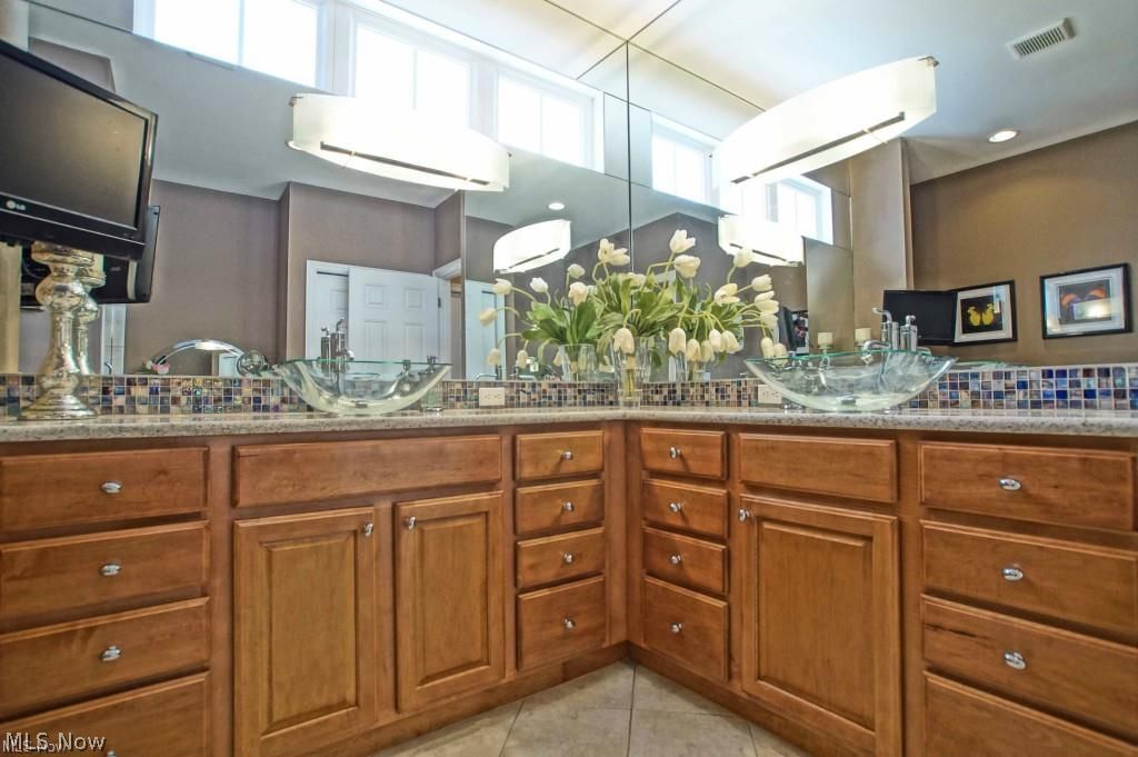226 Skye Road Highland Heights, OH 44143 - Photo 21 of 32