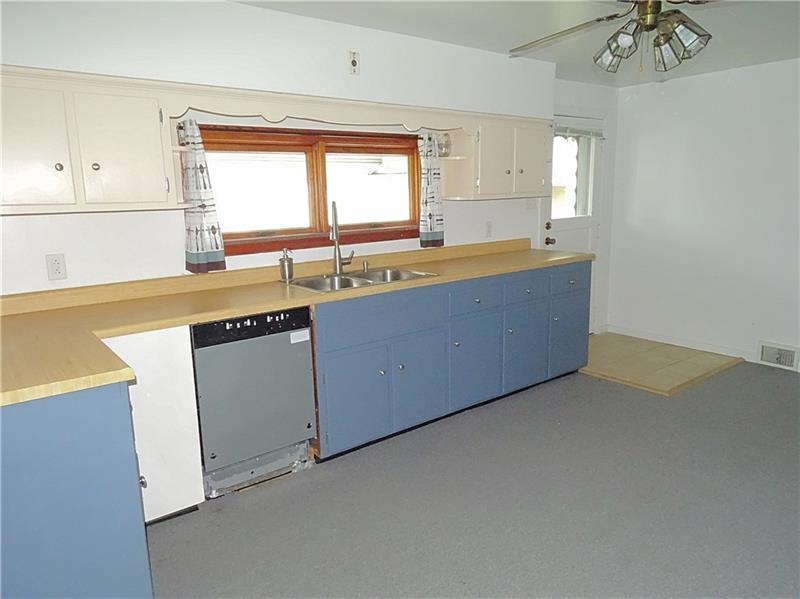 640 Bridge Street Irwin, PA 15642 - Photo 8 of 18 KITCHEN