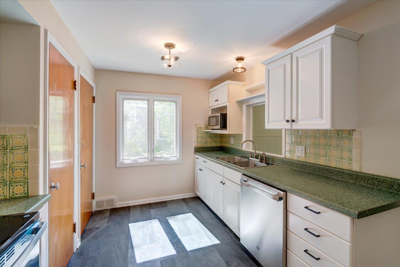 401 Merrill Crest Drive Madison, WI 53705 - Photo 11 of 90