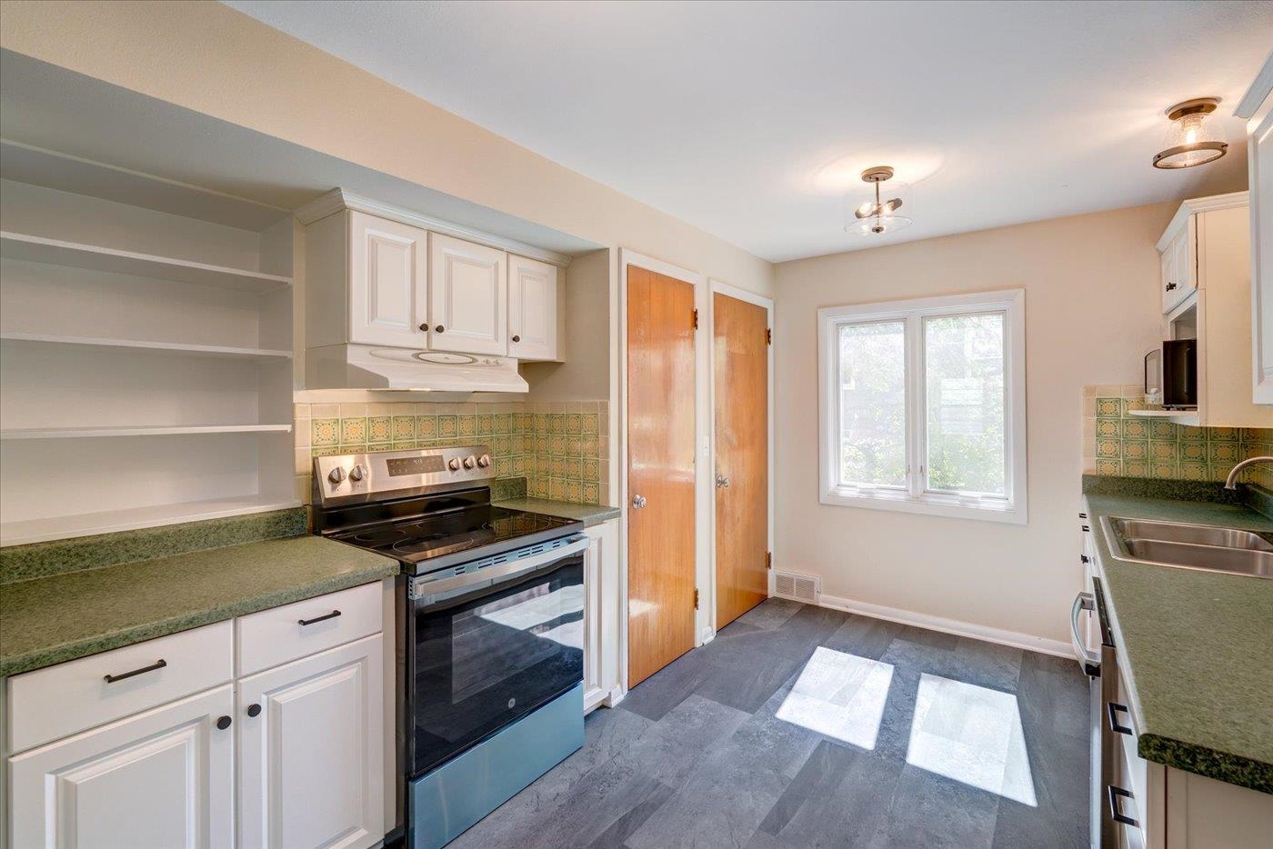 401 Merrill Crest Drive Madison, WI 53705 - Photo 6 of 90