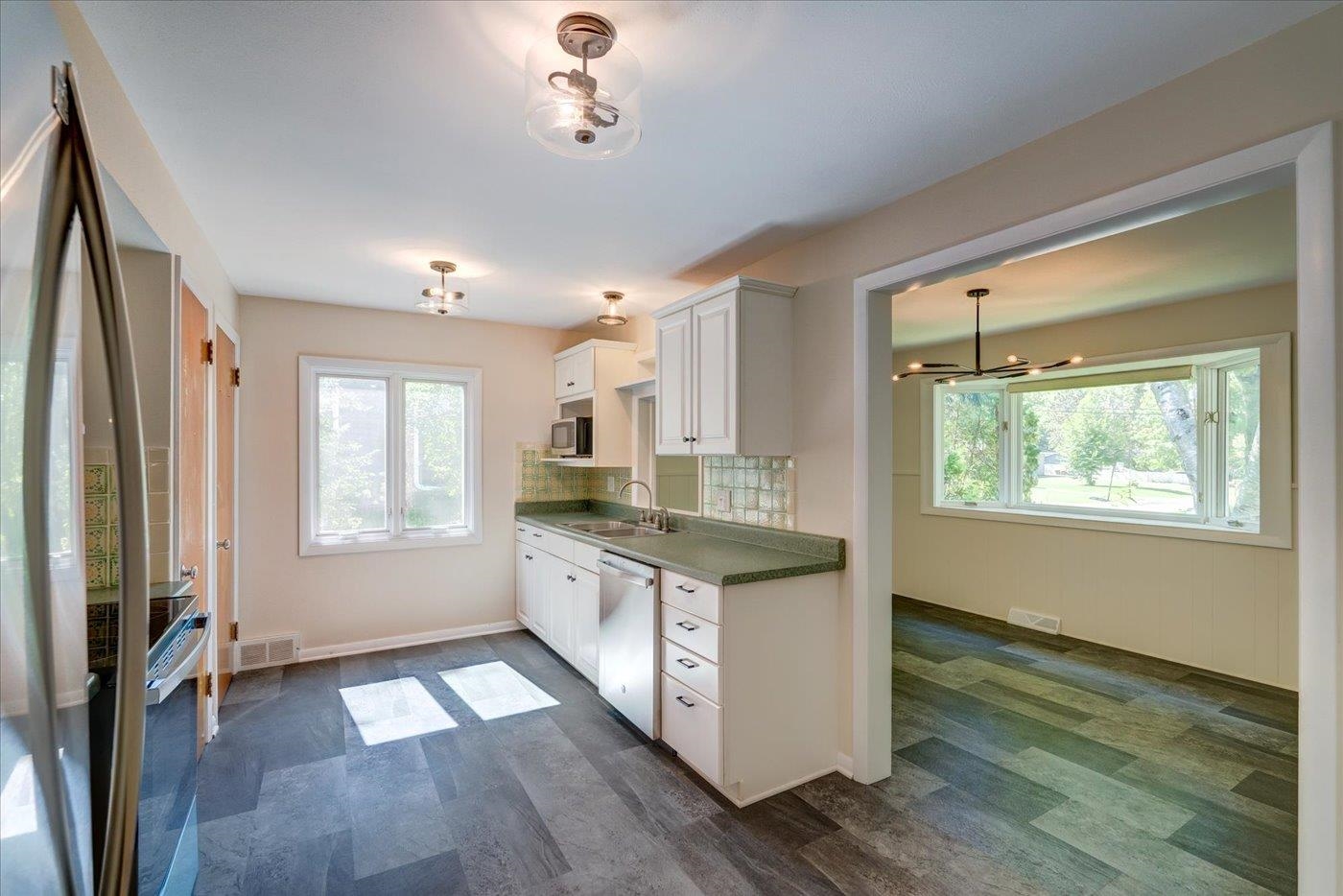 401 Merrill Crest Drive Madison, WI 53705 - Photo 8 of 90