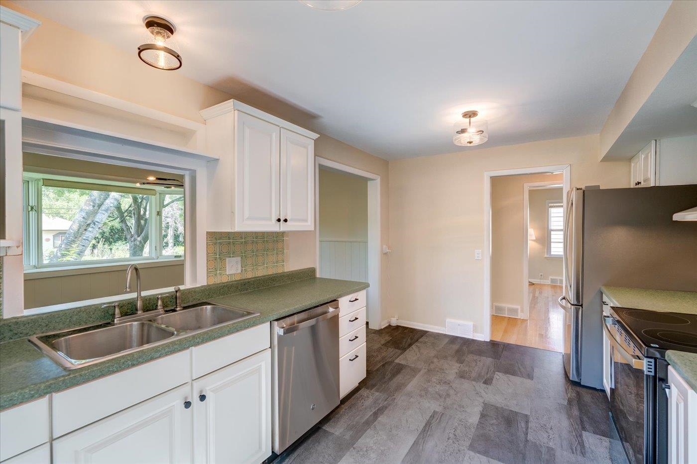 401 Merrill Crest Drive Madison, WI 53705 - Photo 9 of 90