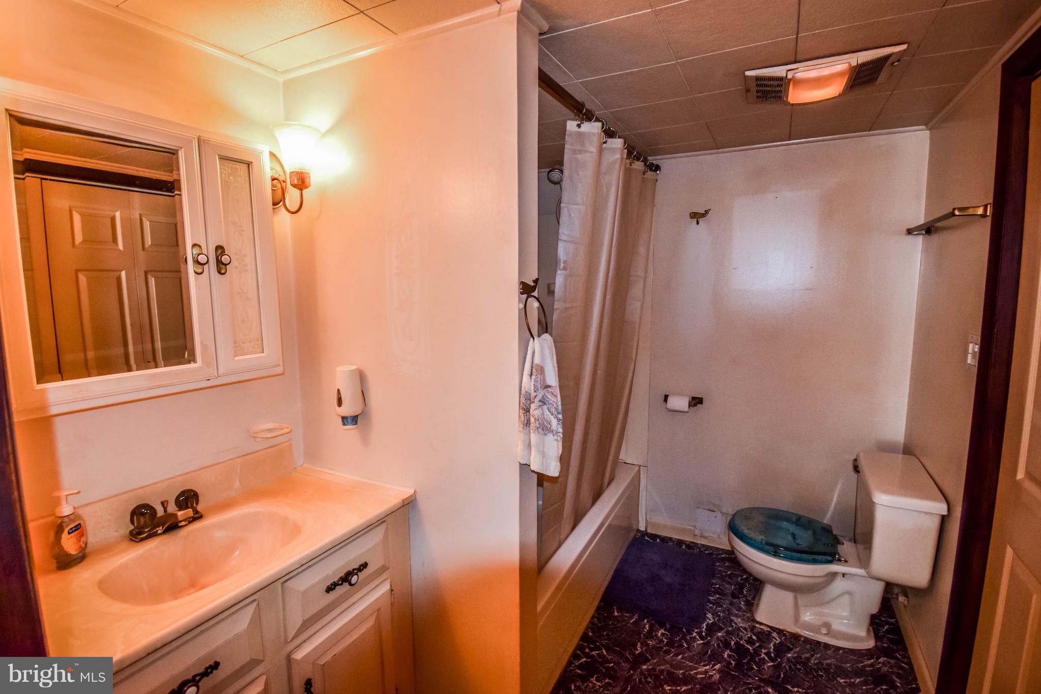 2414 Poplar Road Baltimore, MD 21221 - Photo 20 of 28 Bath