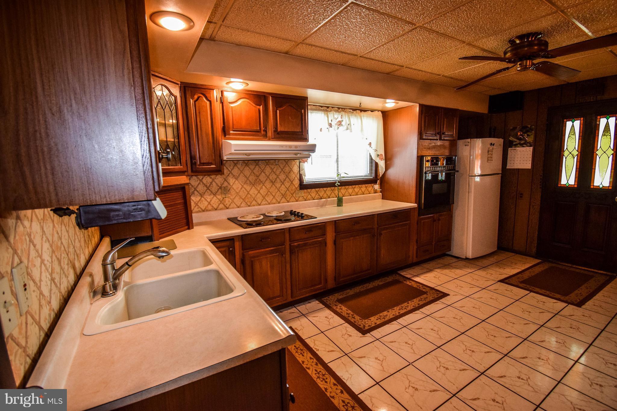 2414 Poplar Road Baltimore, MD 21221 - Photo 9 of 28 Kitchen