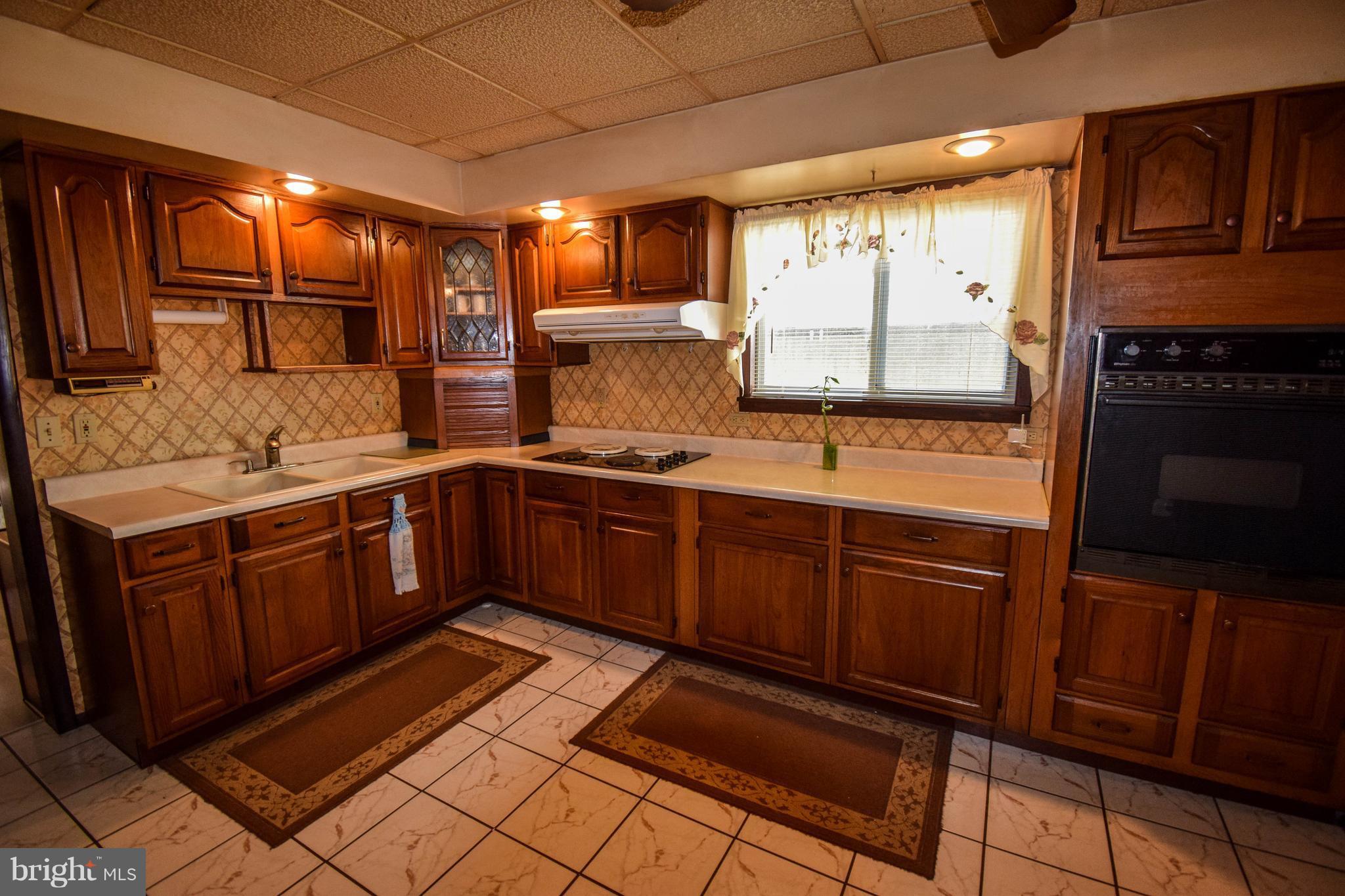 2414 Poplar Road Baltimore, MD 21221 - Photo 10 of 28 Kitchen