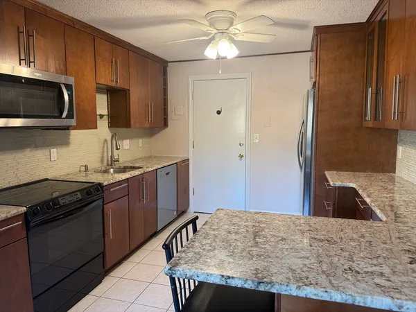 $2,500 | 52 Purchase Street, Unit C4, Danvers, MA 01923
