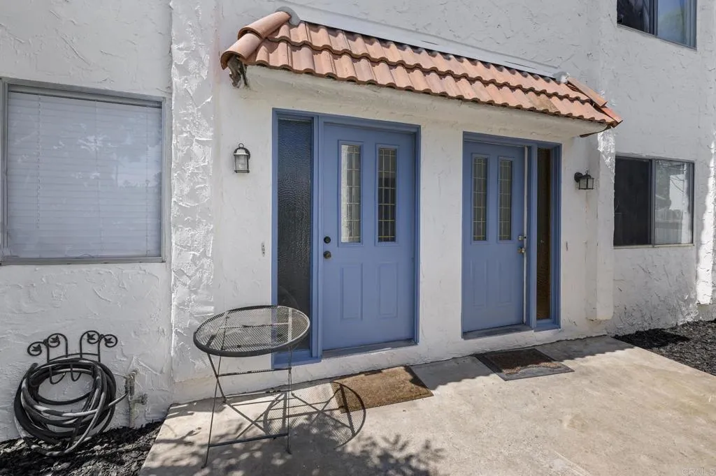 1074 Balour Drive Encinitas, CA 92024 - Photo 4 of 37 a front view of a house