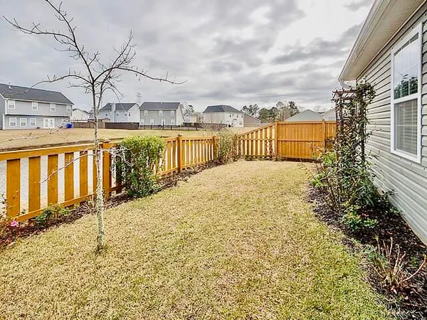 $2,700 | 8154 Little Sydneys Way, North Charleston, SC 29406