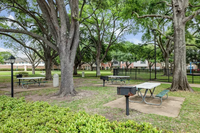 $225,000 | 2065 Winrock Boulevard, Unit 55, Houston, TX 77057