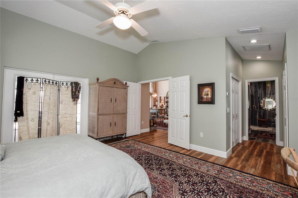 404 Cardiff Road Venice, FL 34293 - Photo 19 of 66