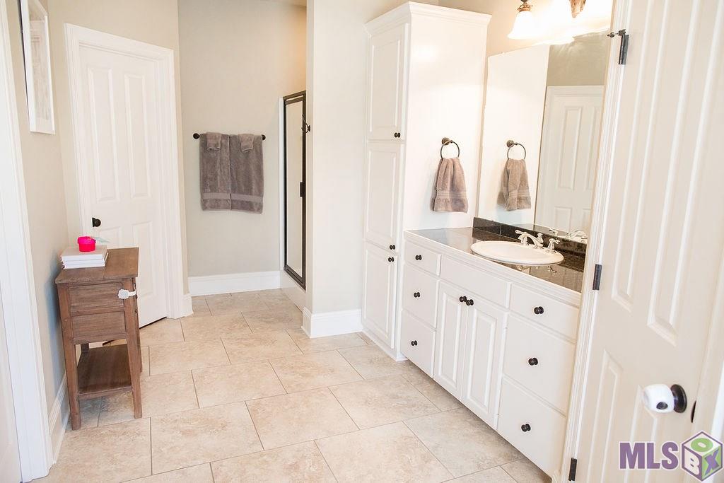 11016 Hillpark Avenue Baton Rouge, LA 70810 - Photo 14 of 26