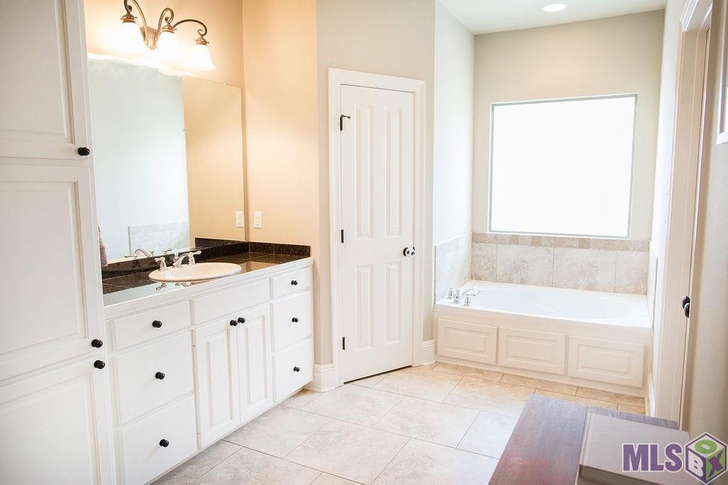 11016 Hillpark Avenue Baton Rouge, LA 70810 - Photo 15 of 26