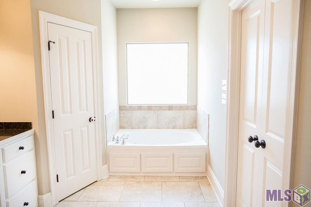 11016 Hillpark Avenue Baton Rouge, LA 70810 - Photo 16 of 26