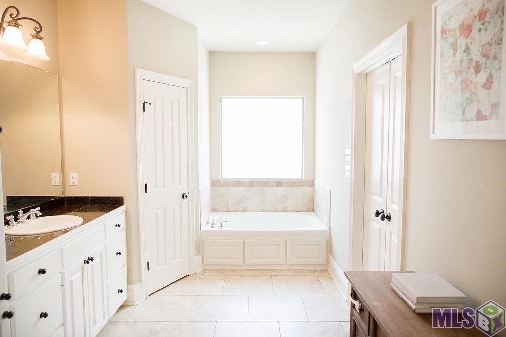 11016 Hillpark Avenue Baton Rouge, LA 70810 - Photo 17 of 26