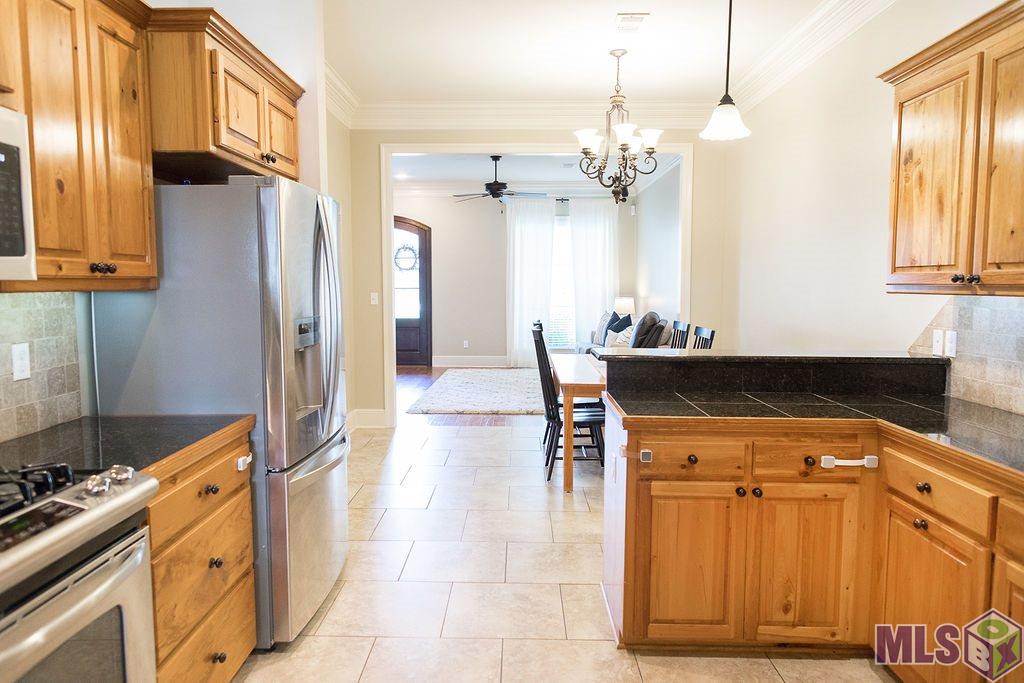 11016 Hillpark Avenue Baton Rouge, LA 70810 - Photo 9 of 26