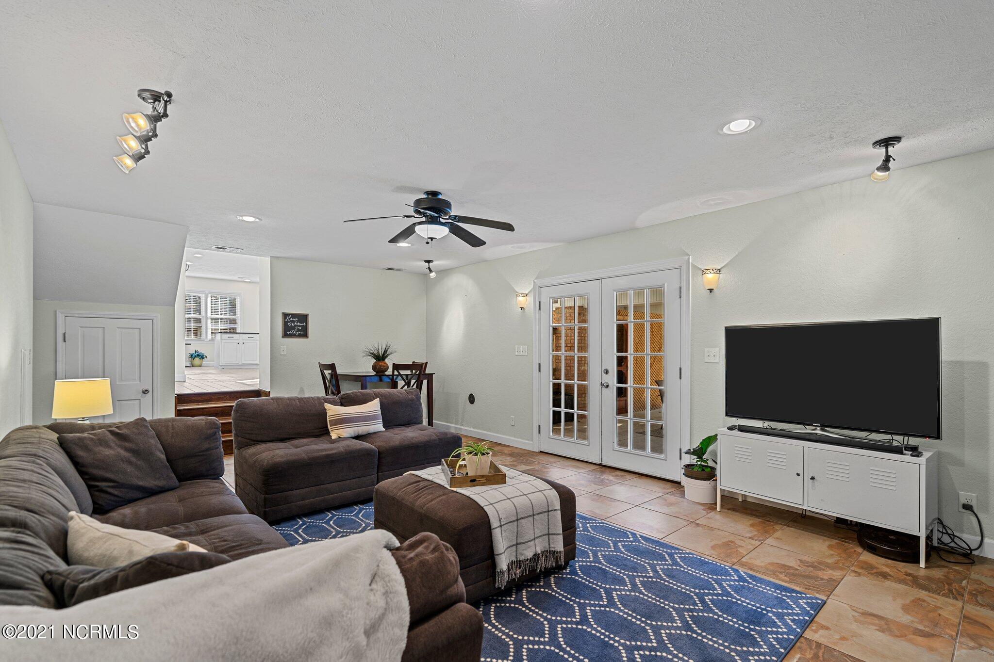 306 Lansdowne Road Wilmington, NC 28409 - Photo 12 of 53 31-web-or-mls-DSC00229