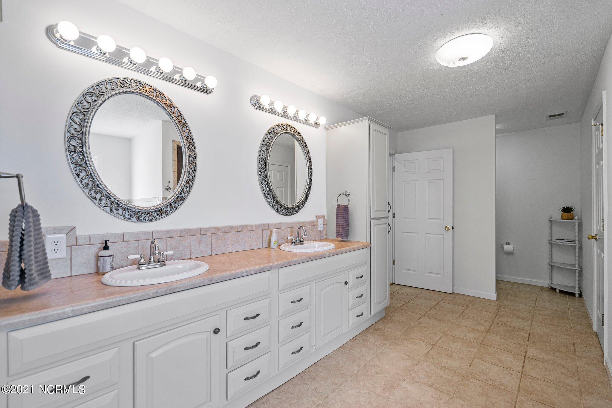 306 Lansdowne Road Wilmington, NC 28409 - Photo 21 of 53 62-web-or-mls-DSC00338