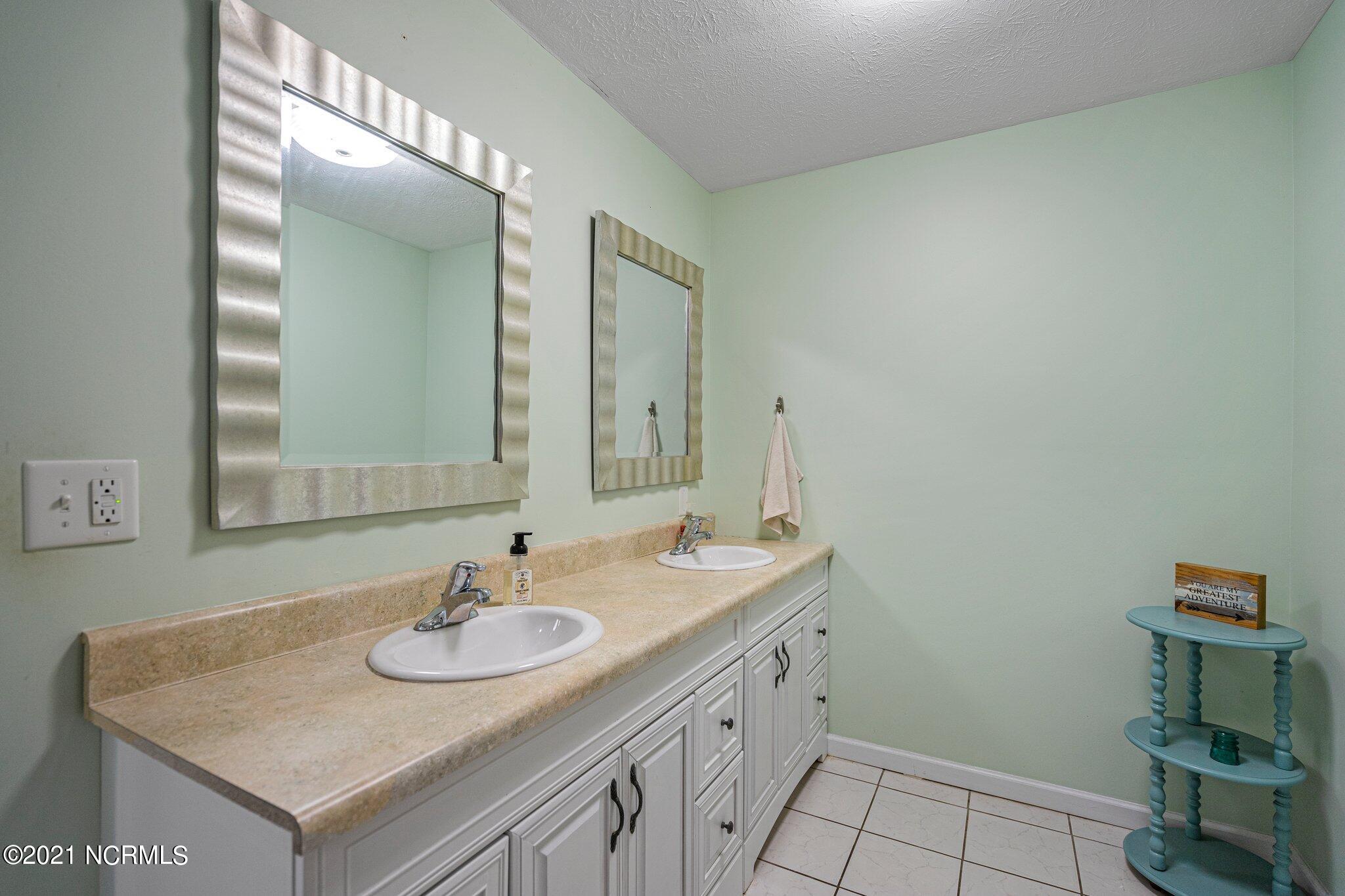 306 Lansdowne Road Wilmington, NC 28409 - Photo 36 of 53 49-web-or-mls-DSC00290